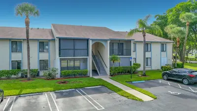1104 GREEN PINE E1, West Palm Beach – sold