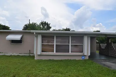 1622 NE Maureen Court, Jensen Beach – Single Family Residence for rent