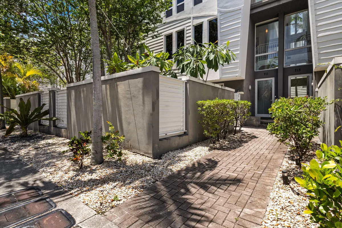 1_accutour_01 711-se-16th-ct -001 at 711 SE 16th Court, Fort Lauderdale