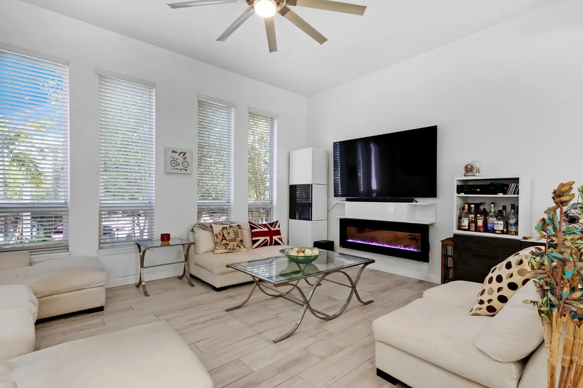 28_accutour_01 711-se-16th-ct -029.png at 711 SE 16th Court, Fort Lauderdale