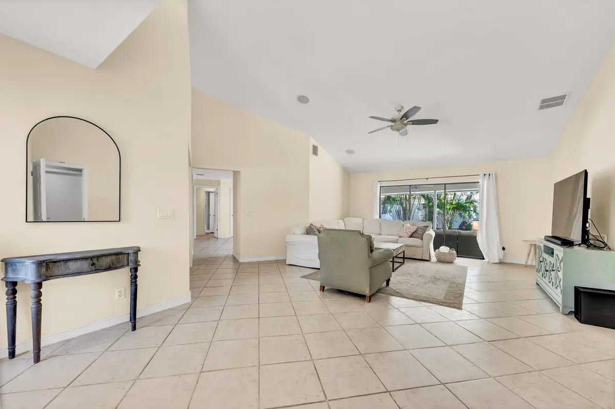 88 Pine Hill Trail E (12) at 88 Pinehill Trail, Tequesta