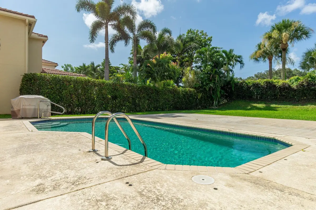 Salt water pool at 3920 Newport Avenue, Boynton Beach
