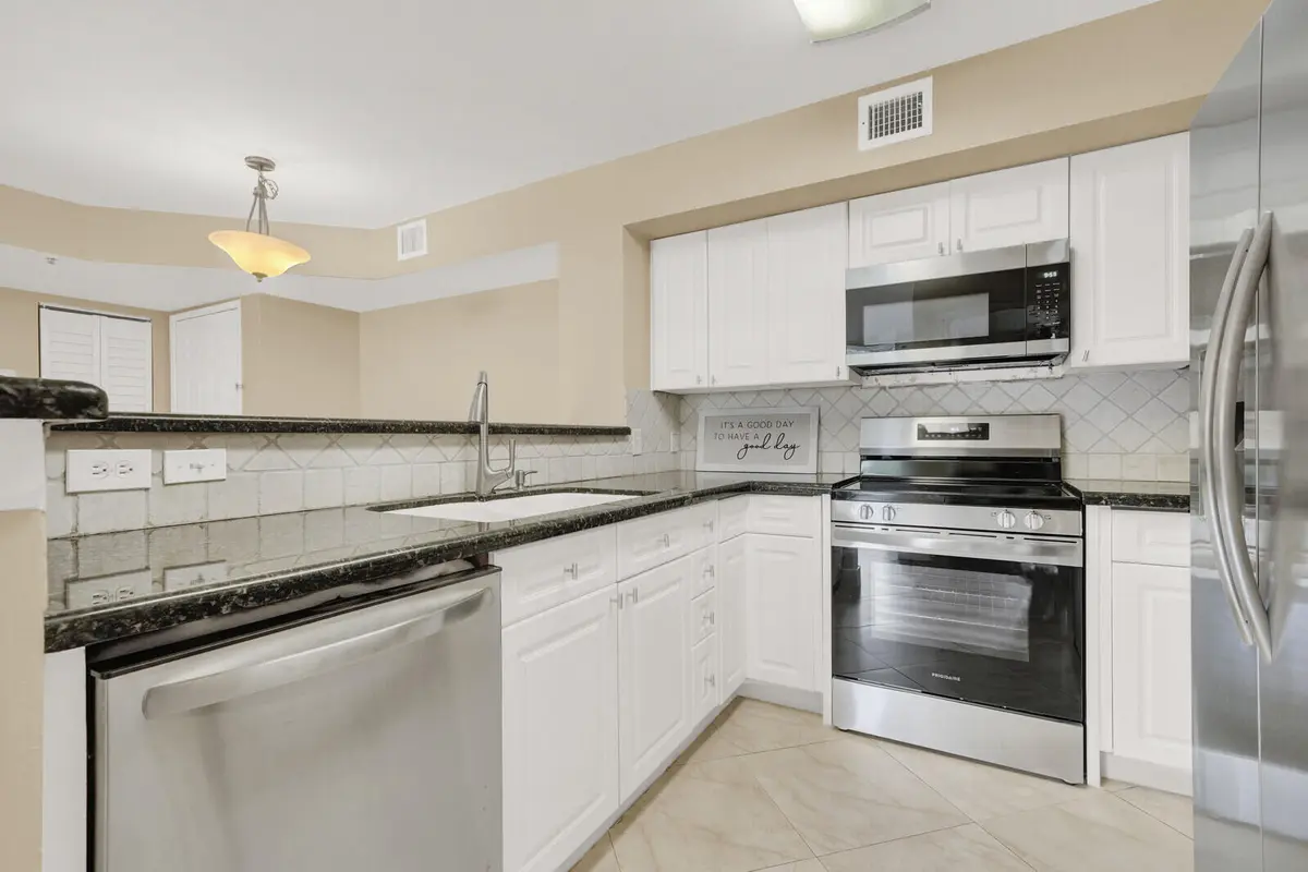 Kitchen at 110 Yacht Club Way 105, Hypoluxo
