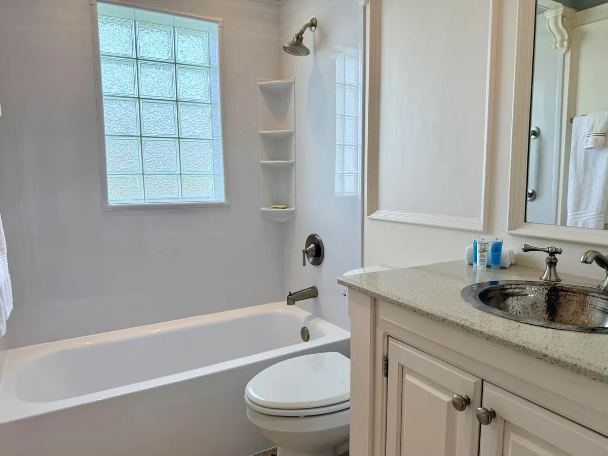 2nd Bath at 571 24th Avenue, Vero Beach