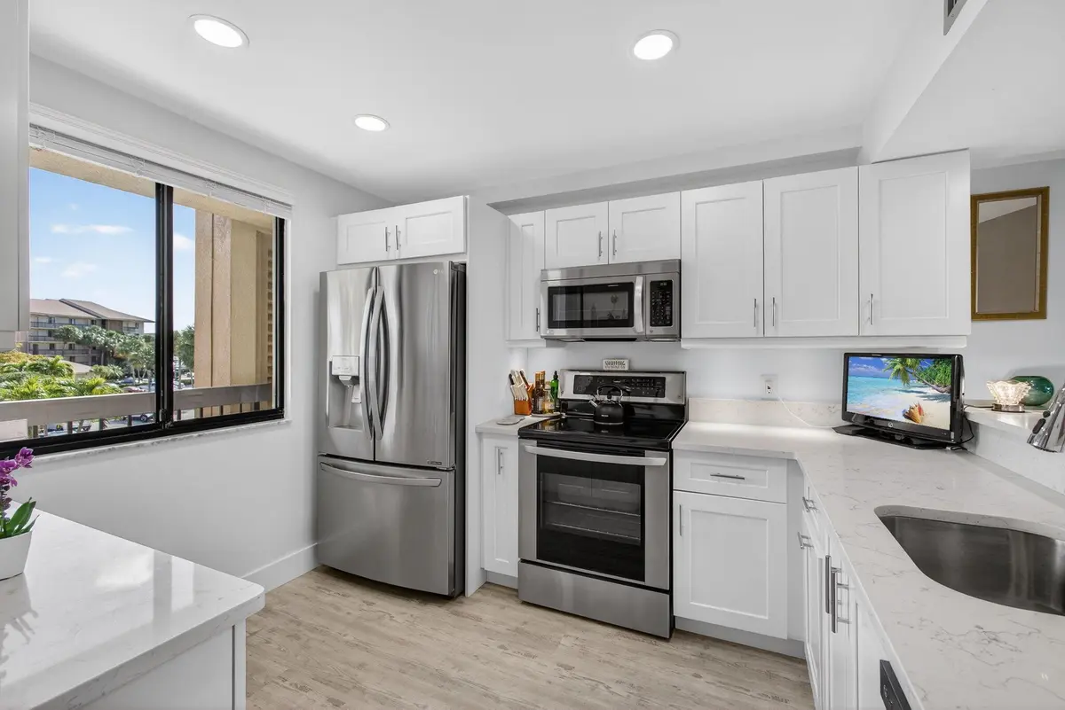 KITCHEN at 1901 MARINA ISLE Way 304, Jupiter