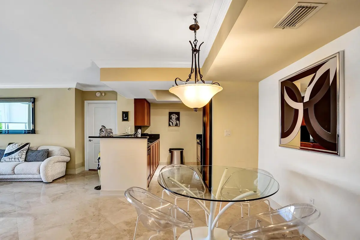 99 se mizner blvd. 802 at 99 SE Mizner Boulevard 802, Boca Raton