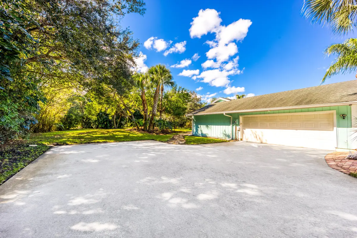 2 car garage at 2232 SW RACQUET CLUB Drive, Palm City