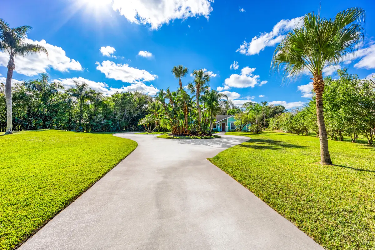 ample parking at 2232 SW RACQUET CLUB Drive, Palm City