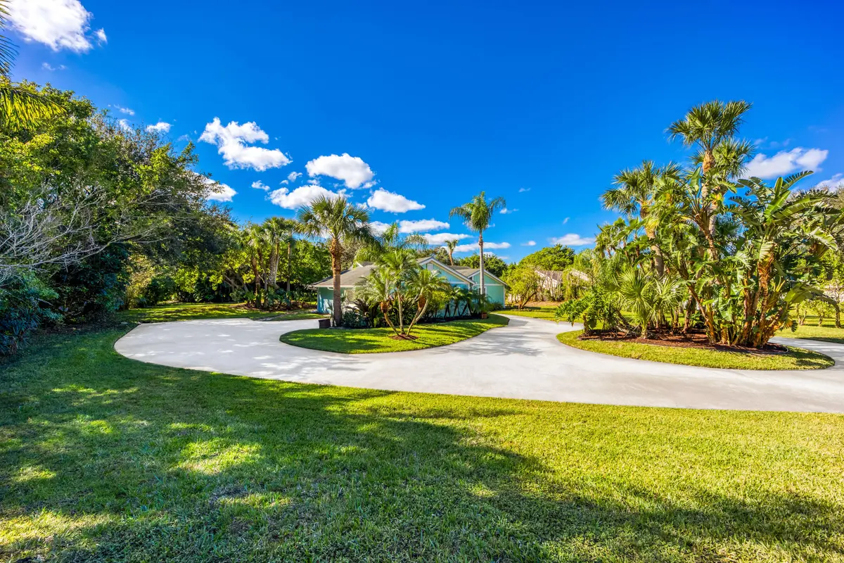 driveway at 2232 SW RACQUET CLUB Drive, Palm City