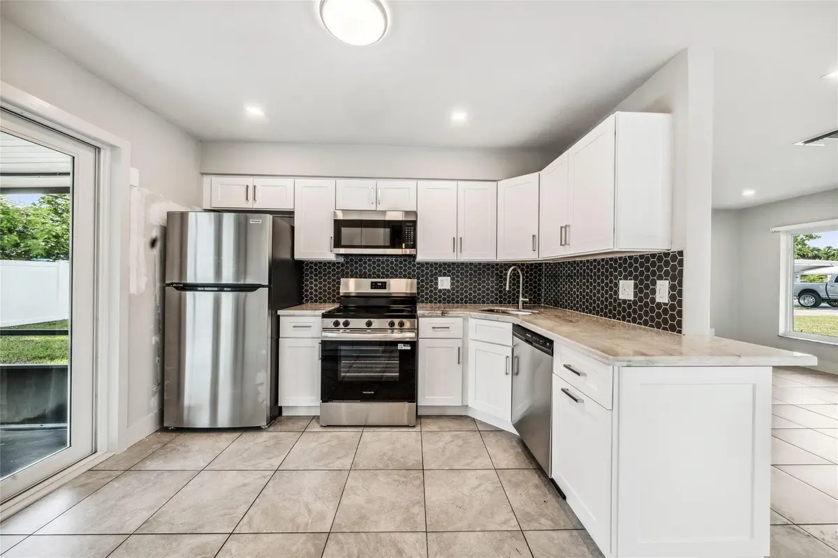 Photo 3 at 4800 NE 4th Avenue, Oakland Park