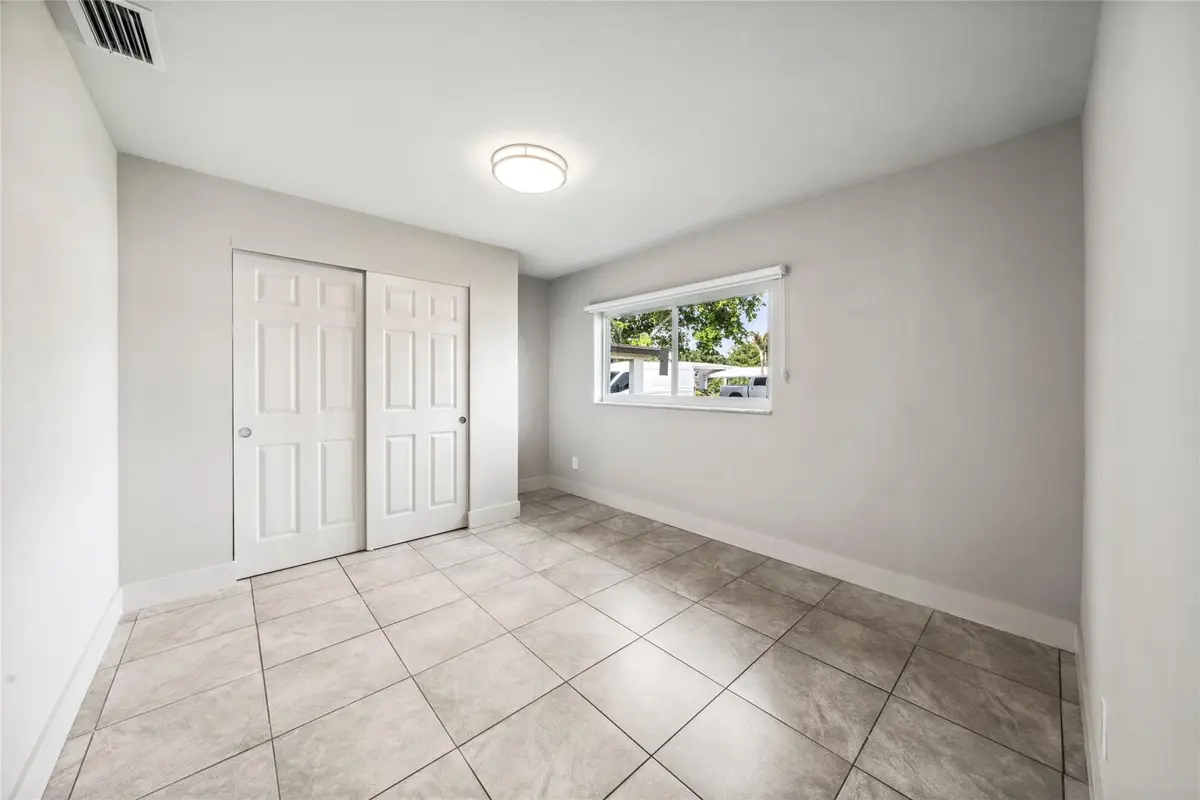 Photo 7 at 4800 NE 4th Avenue, Oakland Park