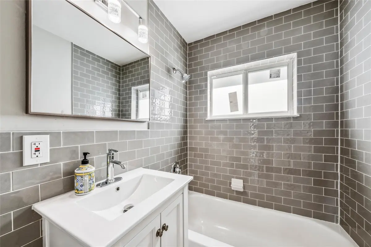 Photo 8 at 4800 NE 4th Avenue, Oakland Park