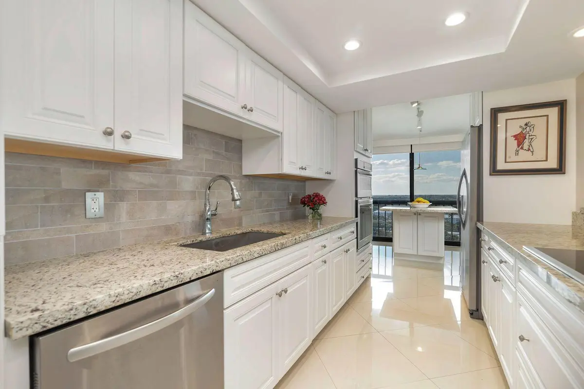 2480 PRESIDENTIAL Way 1901, West Palm Beach, FL – photo 7