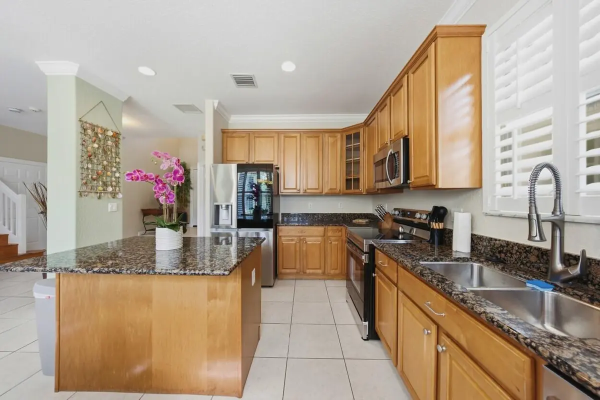Kitchen at 8212 Calterra Drive, Palm Beach Gardens