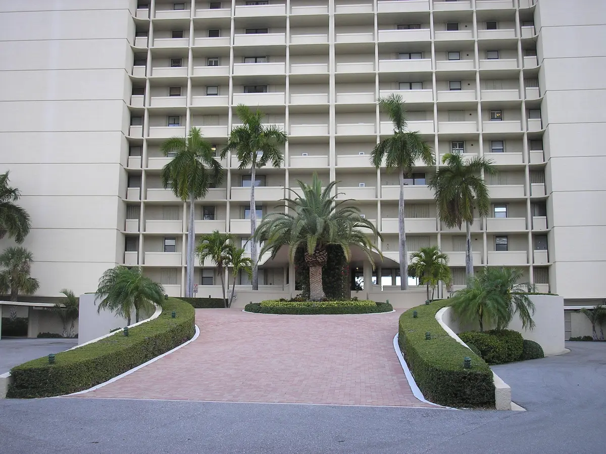 Building at 130 LAKESHORE Drive 322, North Palm Beach