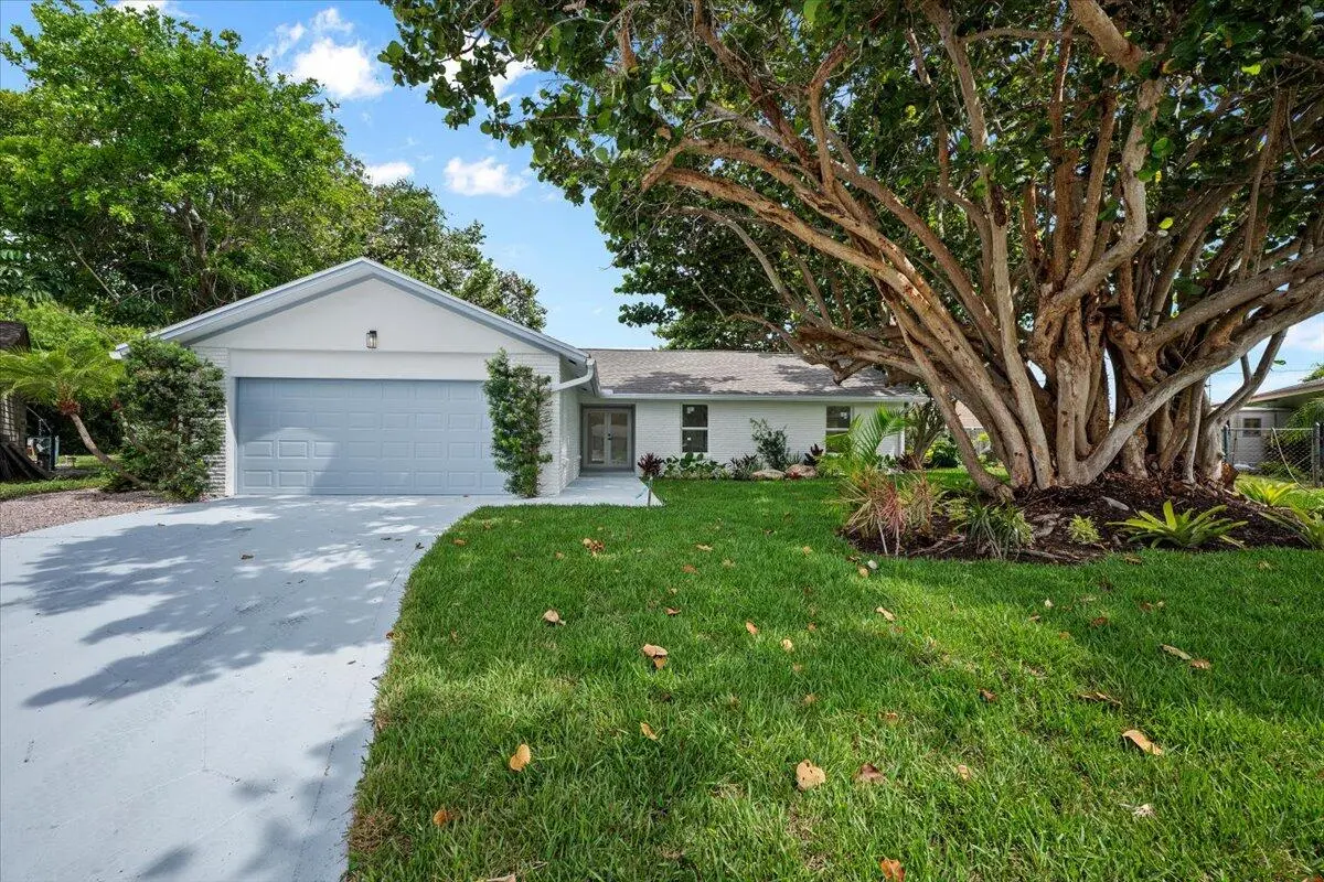 01-LUX_1546 at 48 Wingo Street, Tequesta