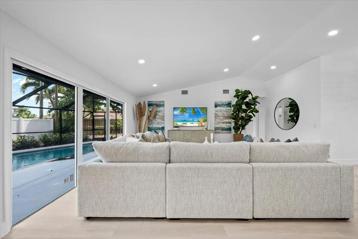 07-LUX_1621.jpg1 at 48 Wingo Street, Tequesta