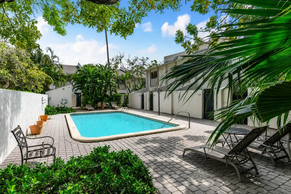 Pool Courtyard at 563 NE 7th Avenue 1B, Fort Lauderdale