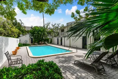 563 NE 7th Avenue 1B, Fort Lauderdale – sold