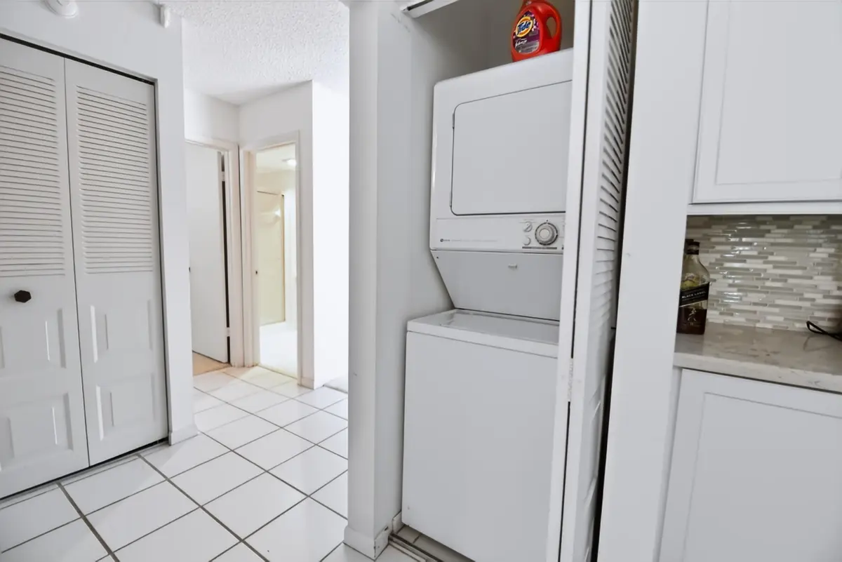 WASHER/DRYER at 11 Southport Lane H, Boynton Beach