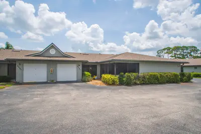 646 CENTRE 102, Vero Beach – Condominium for sale