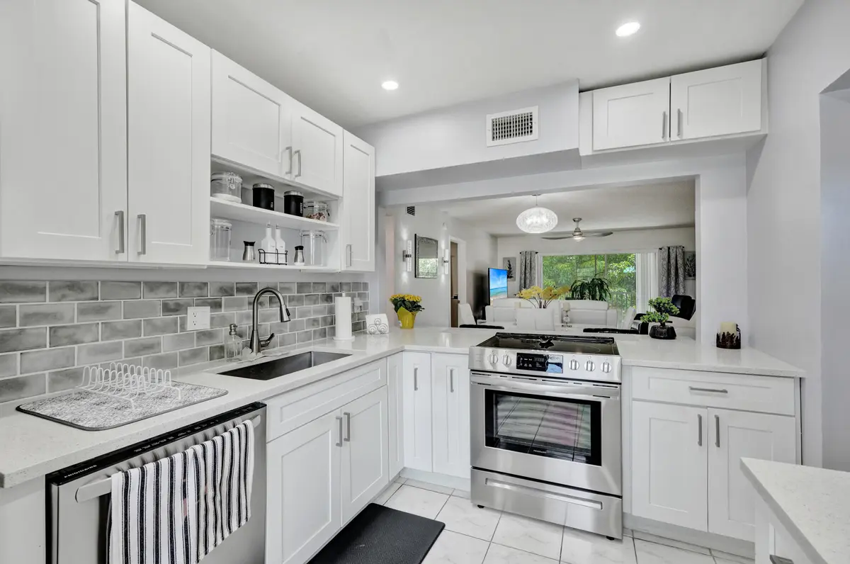 DSC09977 at 130 LAKE MERYL Drive 227, West Palm Beach