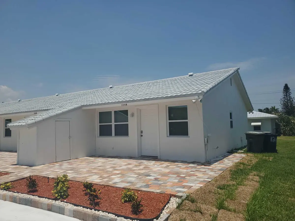 Beautifully Landscaped at 1240 CARLTON Court, Fort Pierce