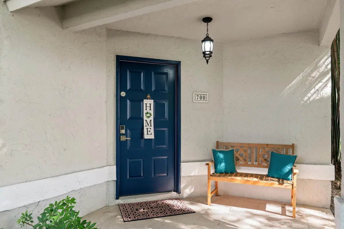 Front entrance at 700 Bannock Court, Palm Beach Gardens