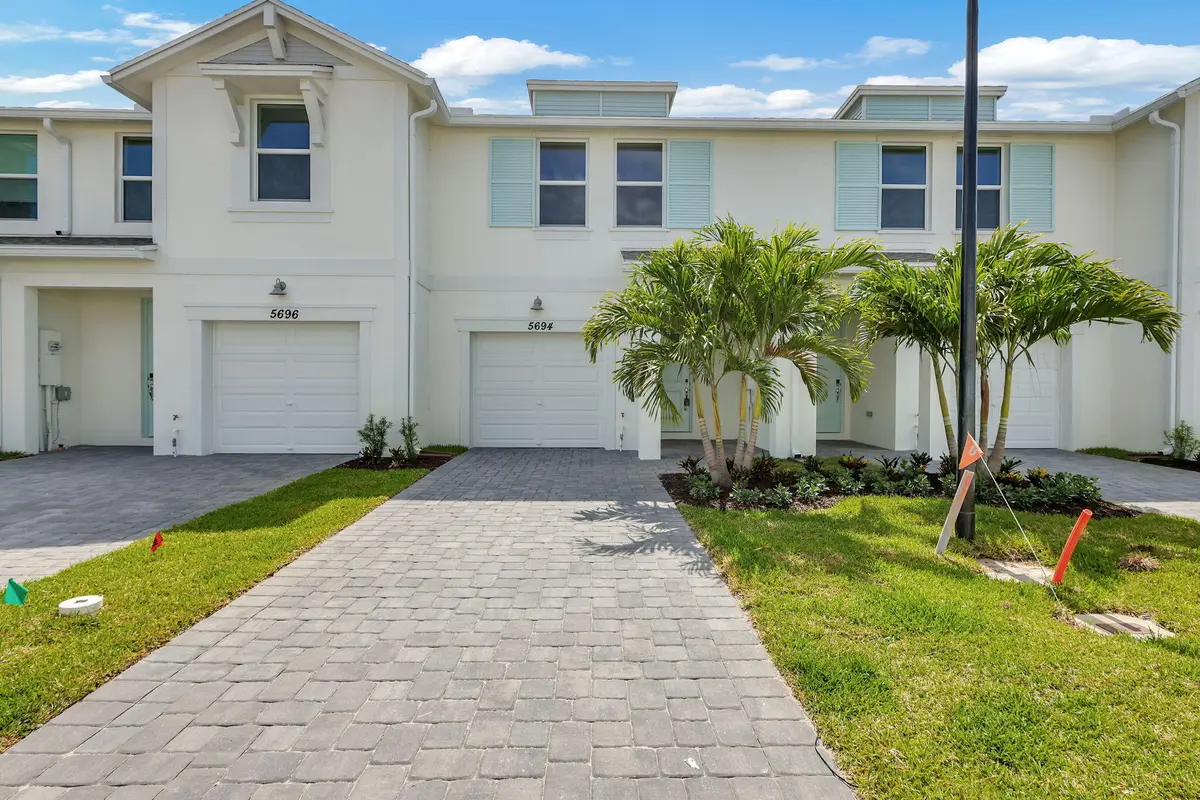 Townhome Exterior at 5694 SE EDGEWATER Circle, Stuart