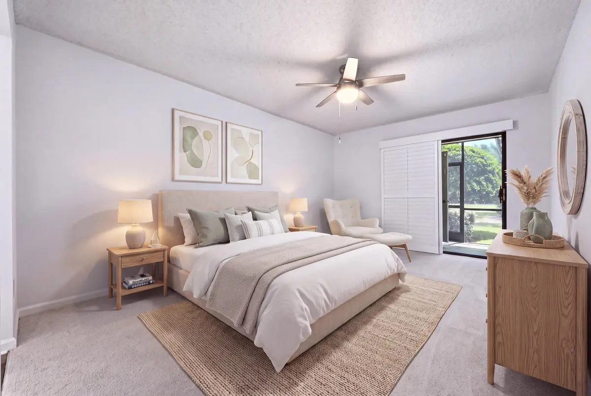 VIRTUAL STAGED PRIMARY BEDROOM at 1141 Keystone Drive C, Jupiter