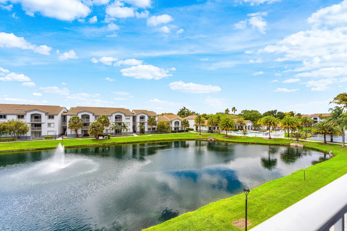 2620 S University Drive 308 at 2620 S University Drive 308, Davie