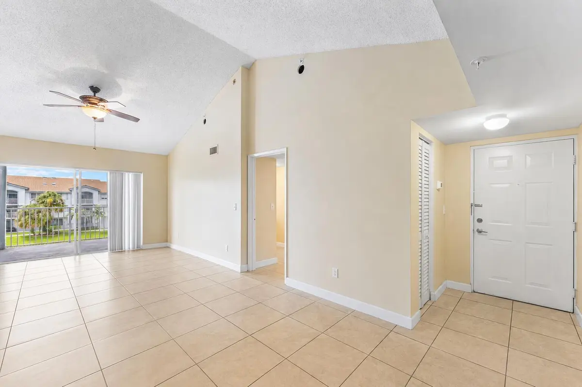 2620 S University Drive 308 at 2620 S University Drive 308, Davie