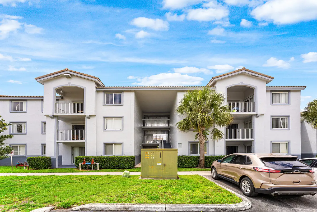 2620 S University Drive 308 at 2620 S University Drive 308, Davie