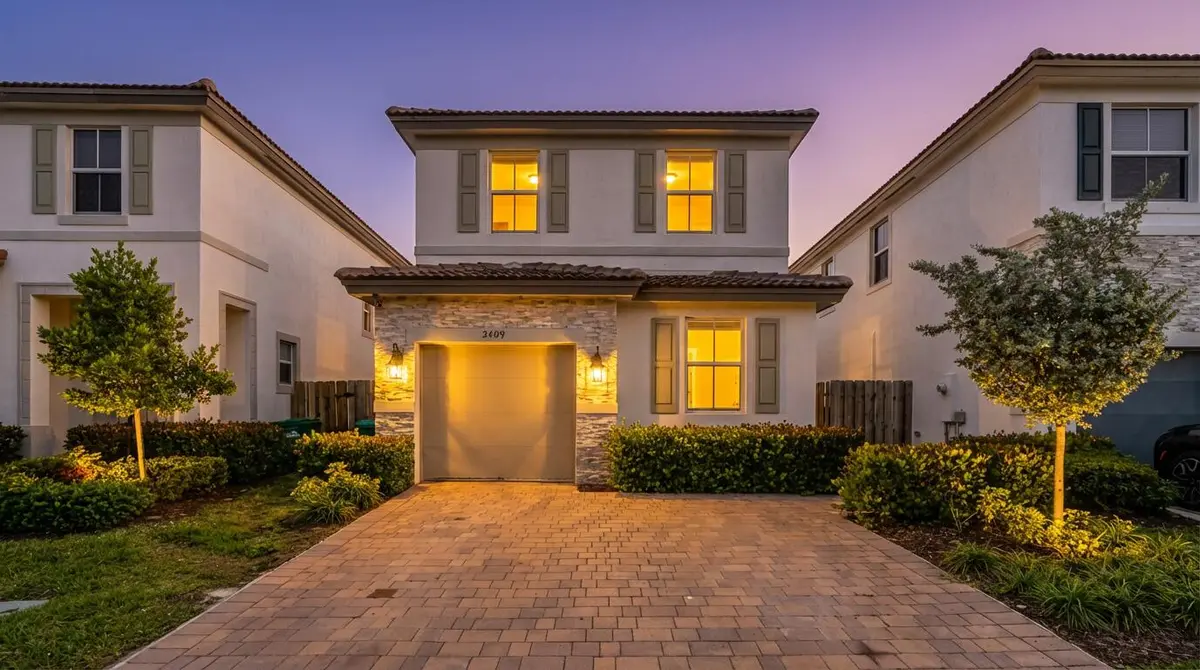 48WV at 2409 NW 131ST Circle, Miami