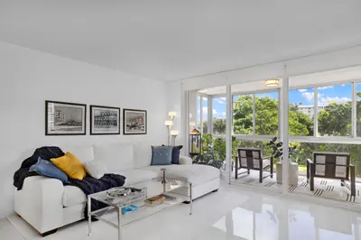 3930 OAKS CLUBHOUSE Drive 401, Pompano Beach – sold