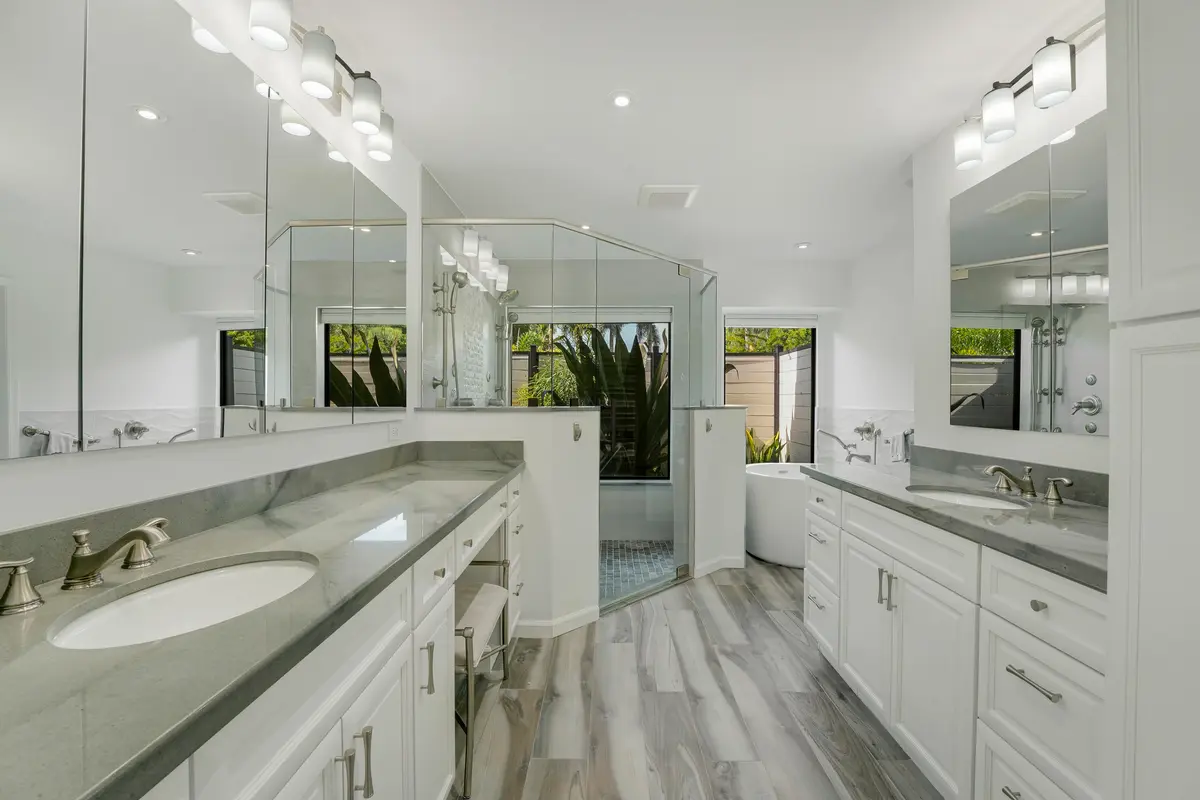 Primary Bath at 11 Alnwick Road, Palm Beach Gardens
