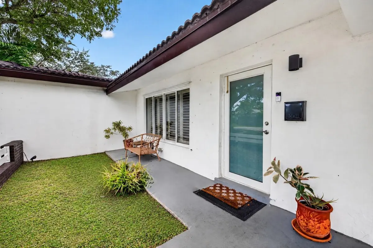 4-web-or-mls-699A1973 at 4031 NE 15TH Avenue, Oakland Park