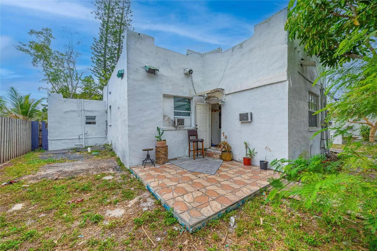 Back at 224 SW 14th Street, Dania Beach