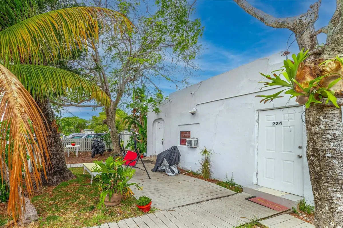 Front2 at 224 SW 14th Street, Dania Beach