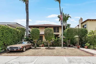232 Australian Avenue 3, Palm Beach – Apartment for rent