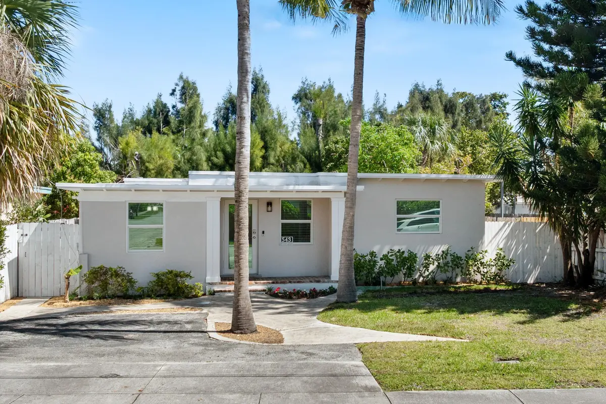 Casa Del Sole at 543 NE 3rd Avenue, Delray Beach