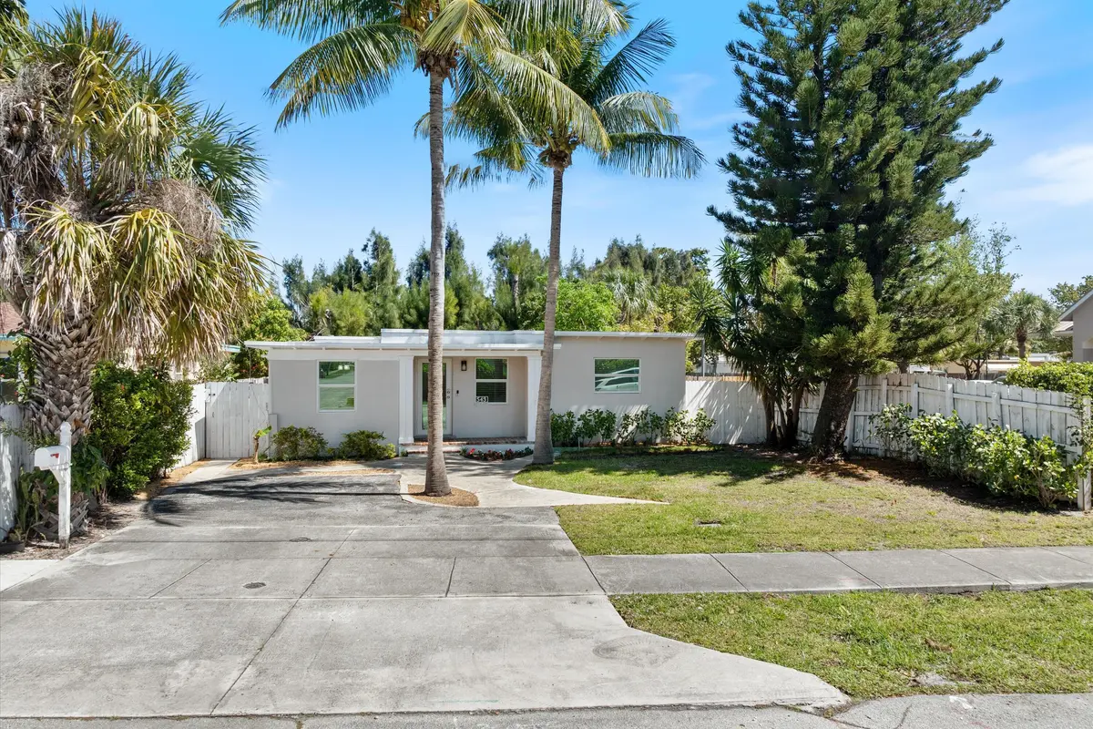Casa Del Sole at 543 NE 3rd Avenue, Delray Beach