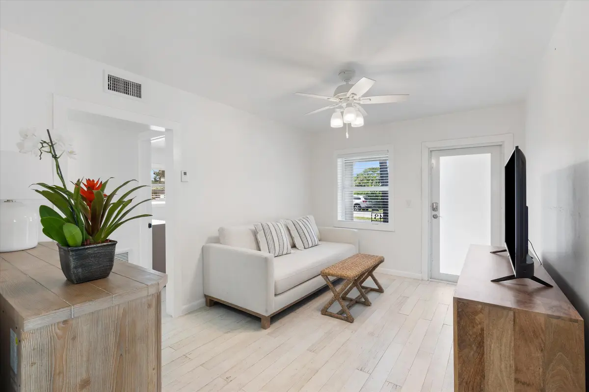 Living Room at 543 NE 3rd Avenue, Delray Beach