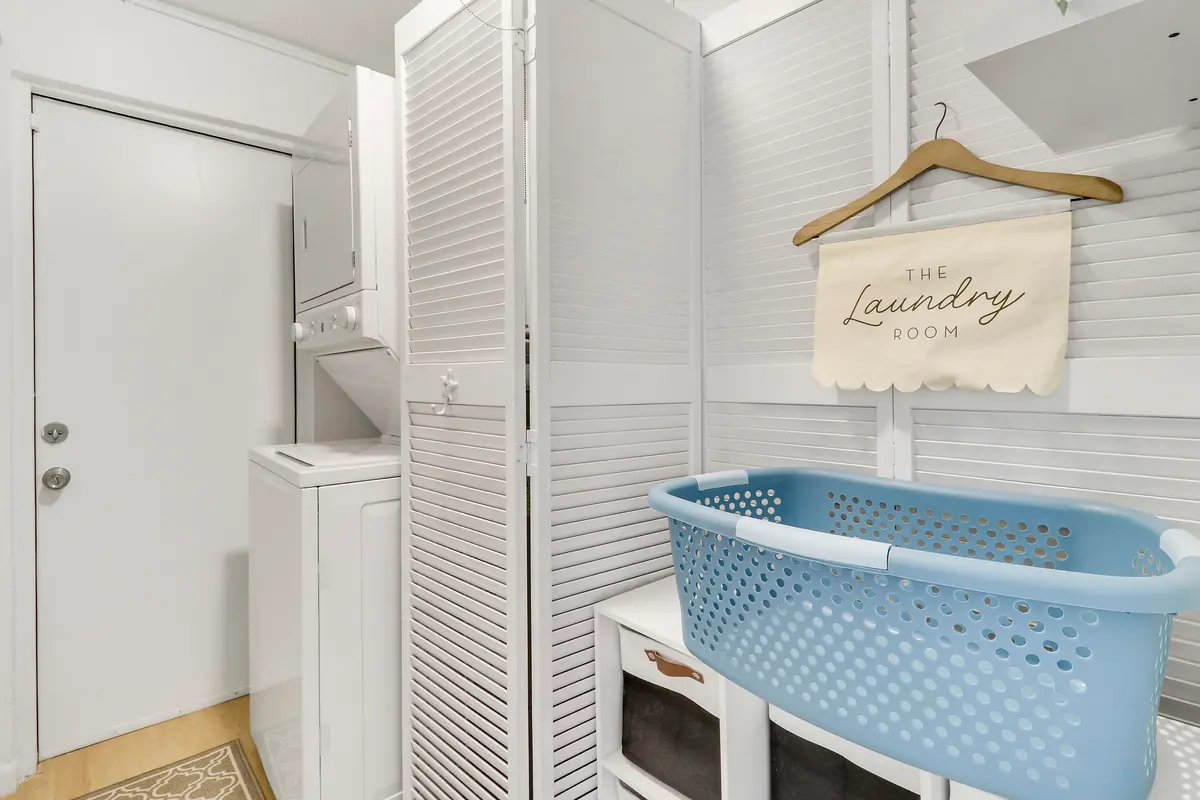 Laundry at 3539 Everglades Road, Palm Beach Gardens
