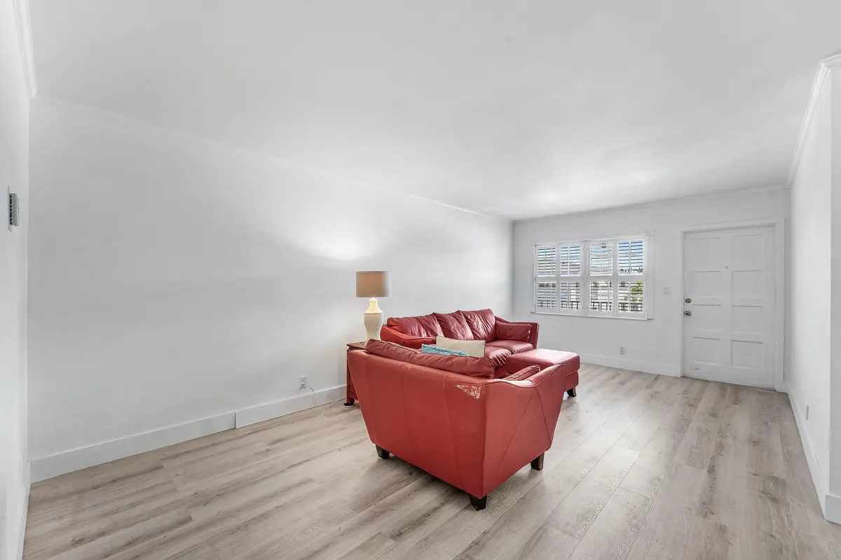 006-4111Northeast21stWay-204-LighthouseP at 4111 NE 21st Way 204, Lighthouse Point