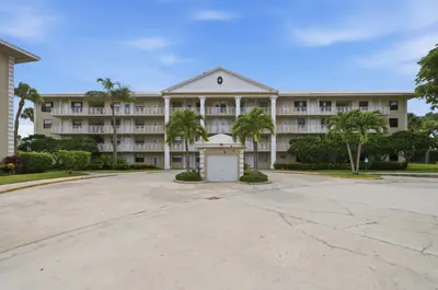 3515 VILLAGE Boulevard 206, West Palm Beach – Condominium for sale