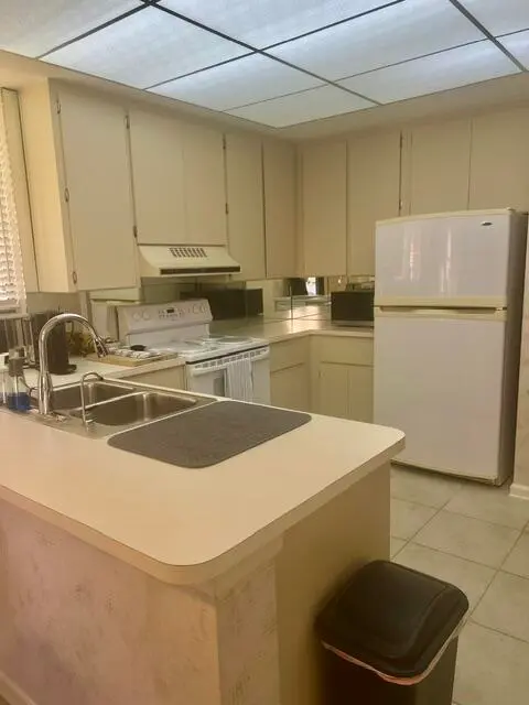 KITCHEN at 225 Old Meadow Way, Palm Beach Gardens