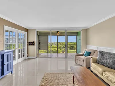 605 OAKS Drive 810, Pompano Beach – Condominium for sale