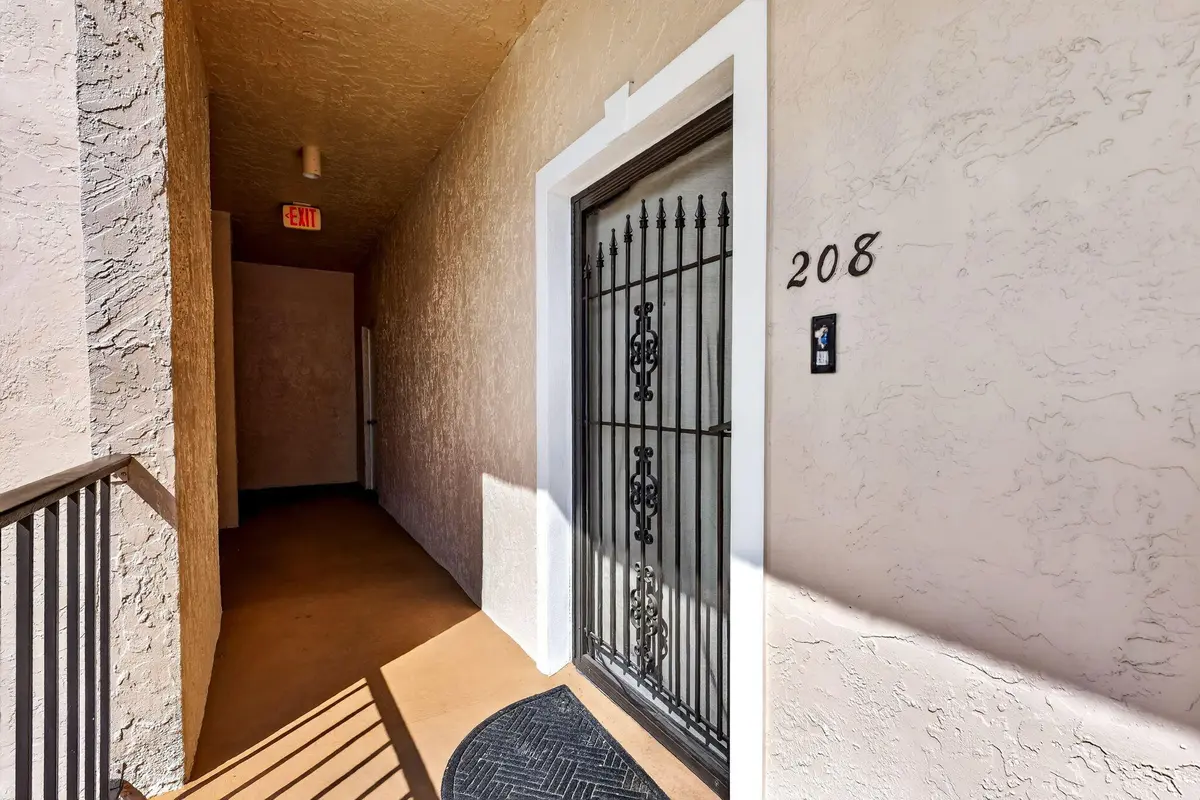 6-web-or-mls-5P1A9077 at 624 SW St Lucie Crescent 208, Stuart