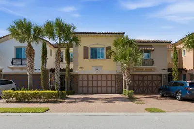 15672 Italian Cypress Way, Wellington – Townhouse for sale